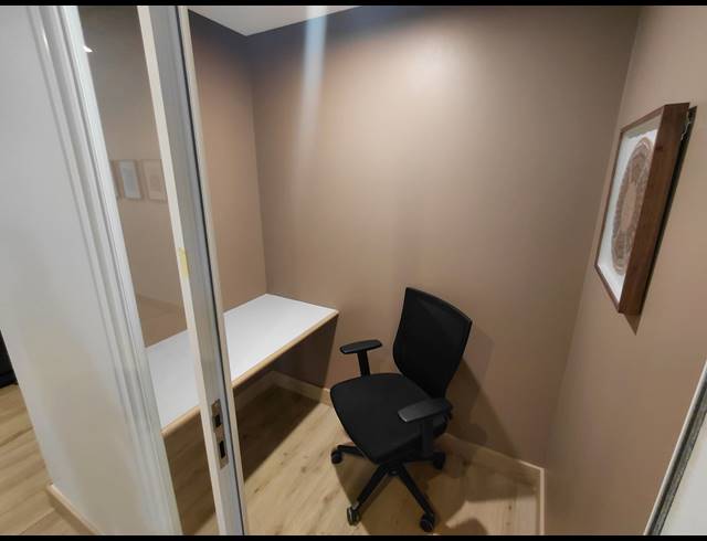 78M² OFFICE TO LET IN HALFWAY HOUSE